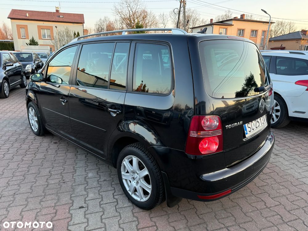 Volkswagen Touran 2.0 TDI DSG United - 9