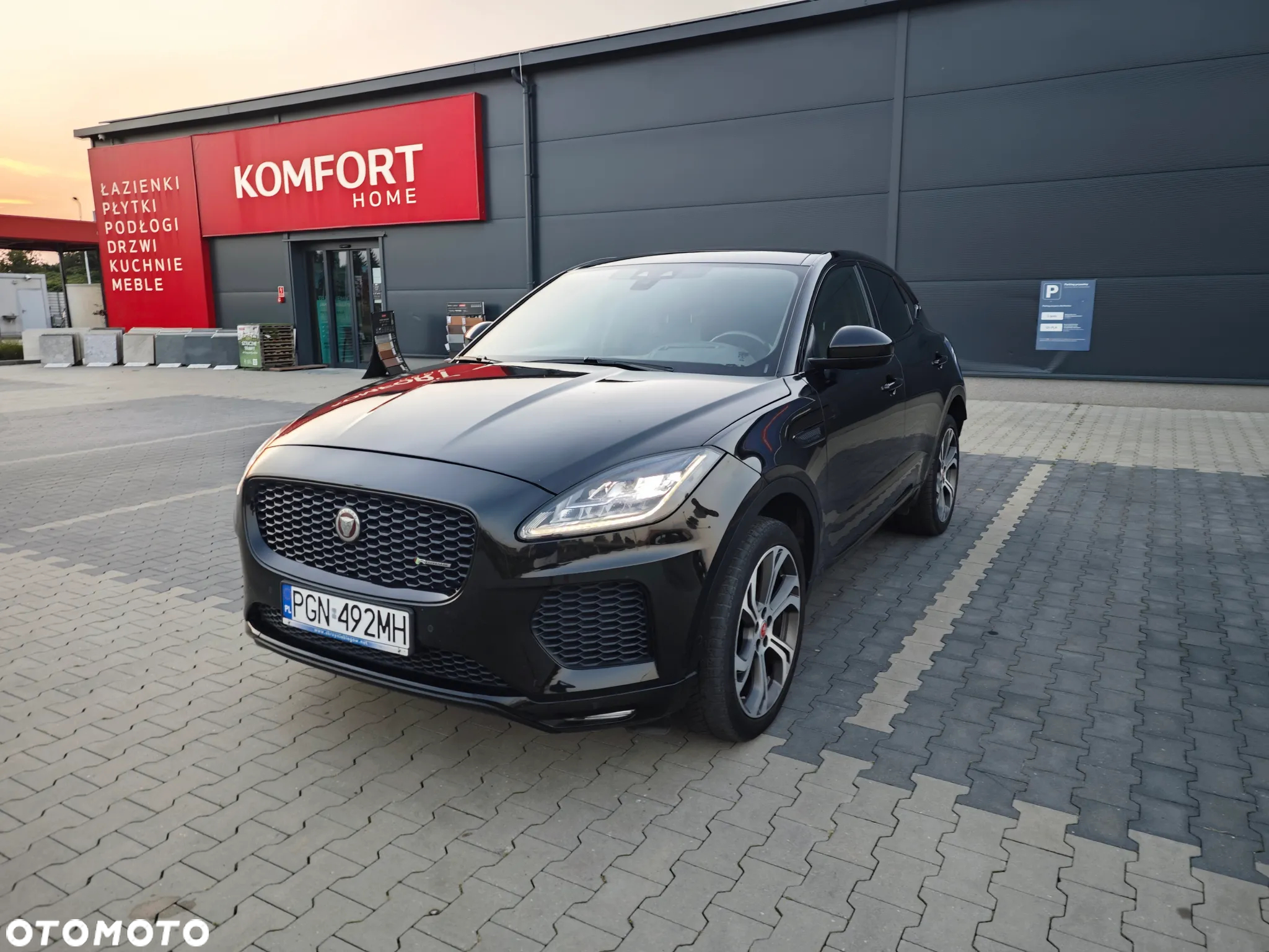 Jaguar E-Pace 2.0 i4D AWD R-Dynamic S - 4