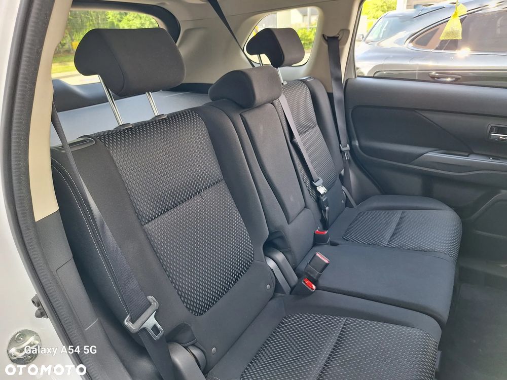 Mitsubishi Outlander 2.0 2WD SUV-Star - 36