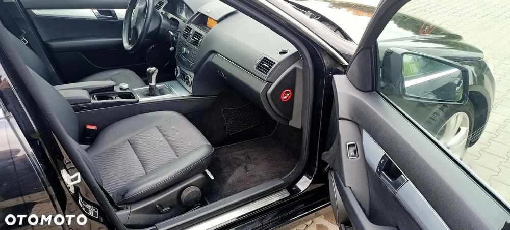 Mercedes-Benz Klasa C 180 Kompressor BlueEFFICIENCY Elegance - 9