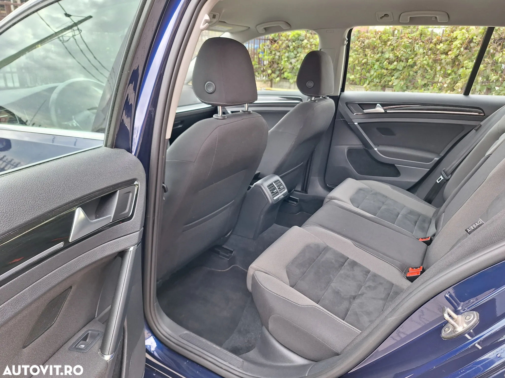 Volkswagen Golf - 24