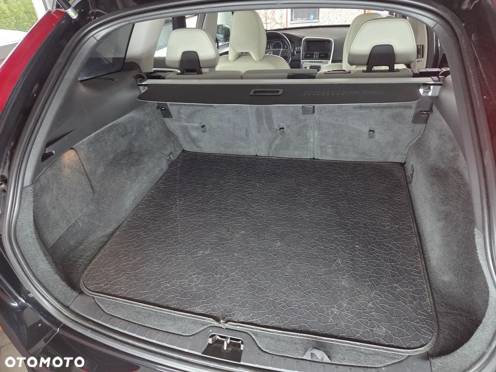 Volvo XC 60 D4 Drive-E Ocean Race - 11
