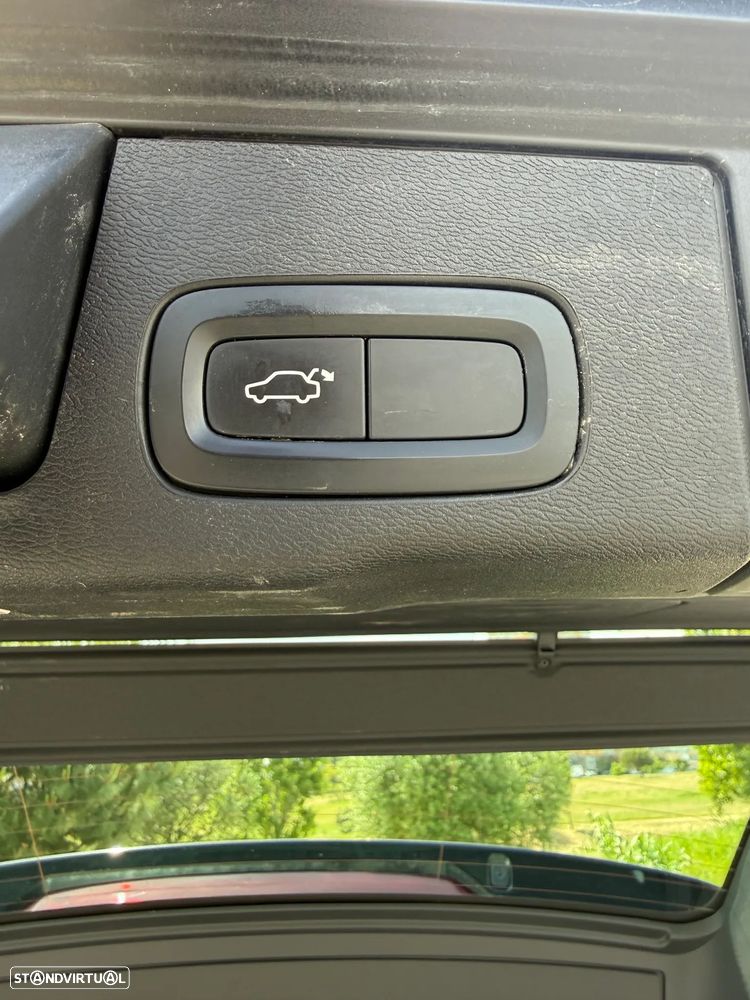 Volvo XC 60 2.0 D4 Inscription AWD Geartronic - 11