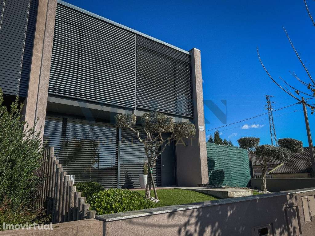 Moradia V4 com suíte, garagem dupla e espaço exterior em Guimarães - Grande imagem: 3/28