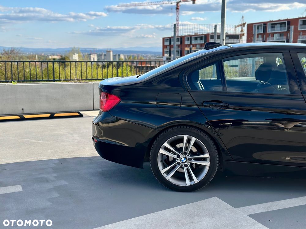 BMW Seria 3 320d DPF Edition Sport - 10