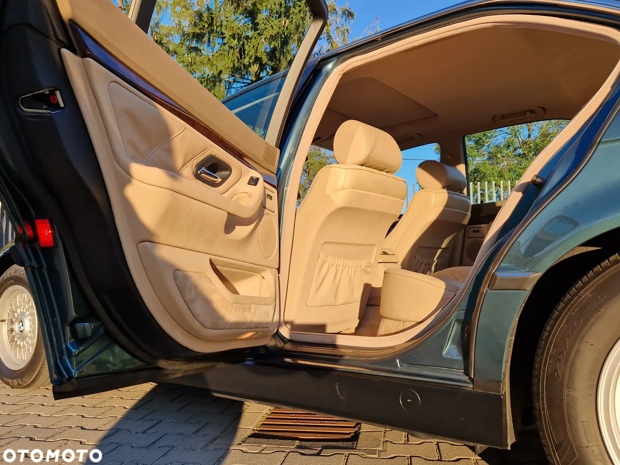 BMW Seria 7 740i V8 - 7
