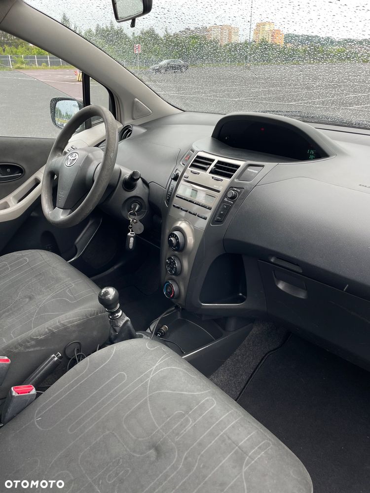 Toyota Yaris 1.4 D-4D Premium - 21