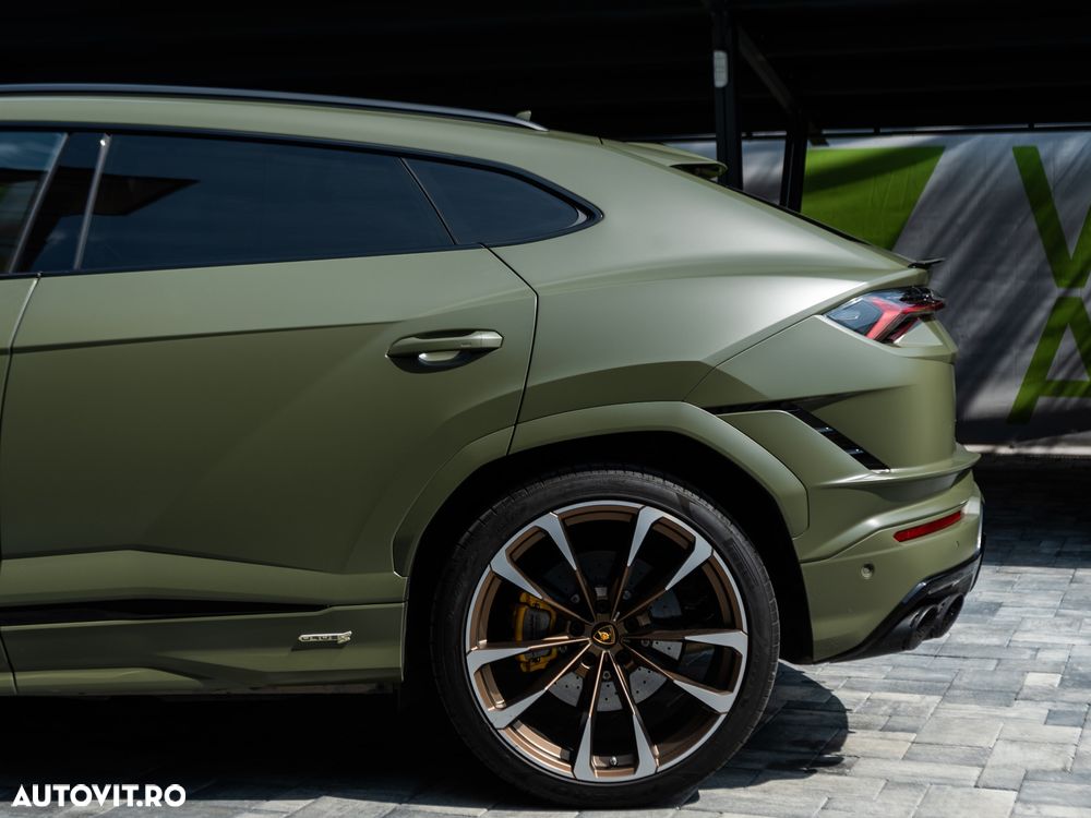 Lamborghini URUS - 13