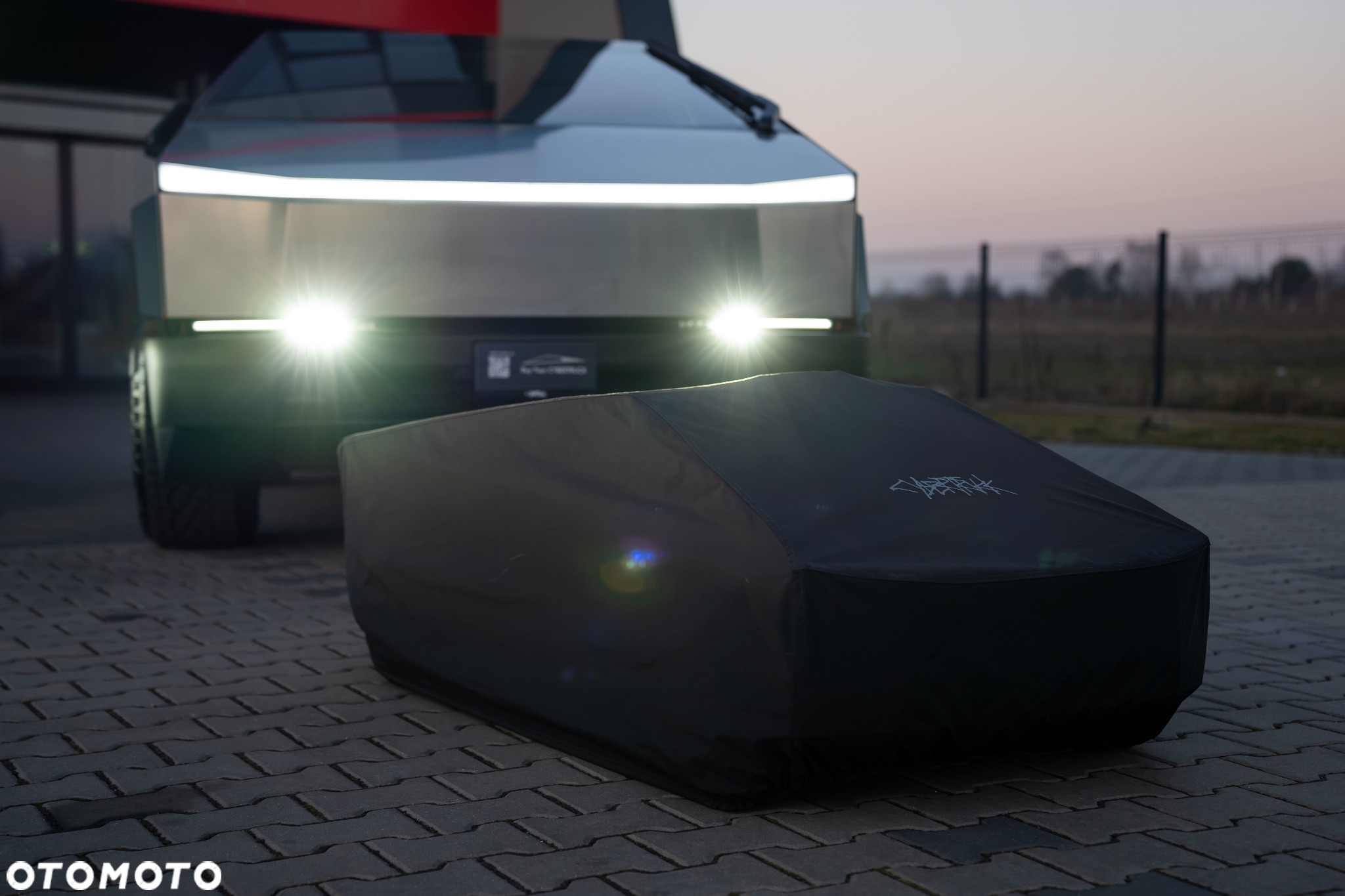 Tesla Cybertruck - 11