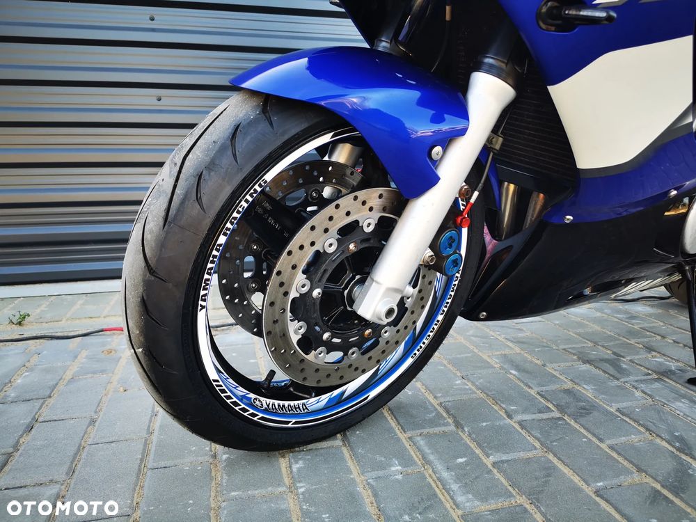 Yamaha R6 - 12