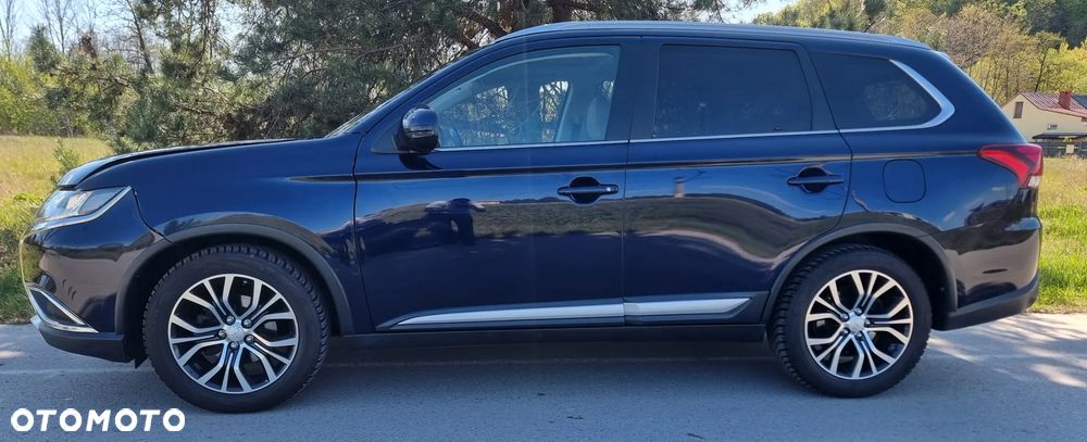 Mitsubishi Outlander 2.0 Intense + Navi 4WD CVT - 32