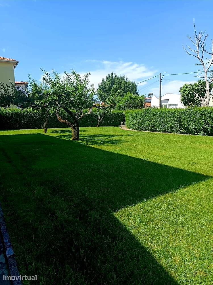 Moradia T4+1 com 310 m² de ABP| Lote 1760 m² – Excelente Localização - Grande imagem: 3/32