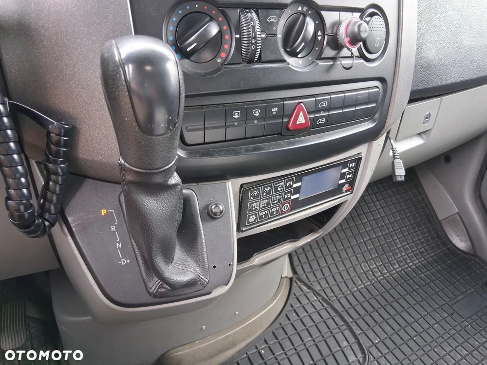 Mercedes-Benz Sprinter - 10