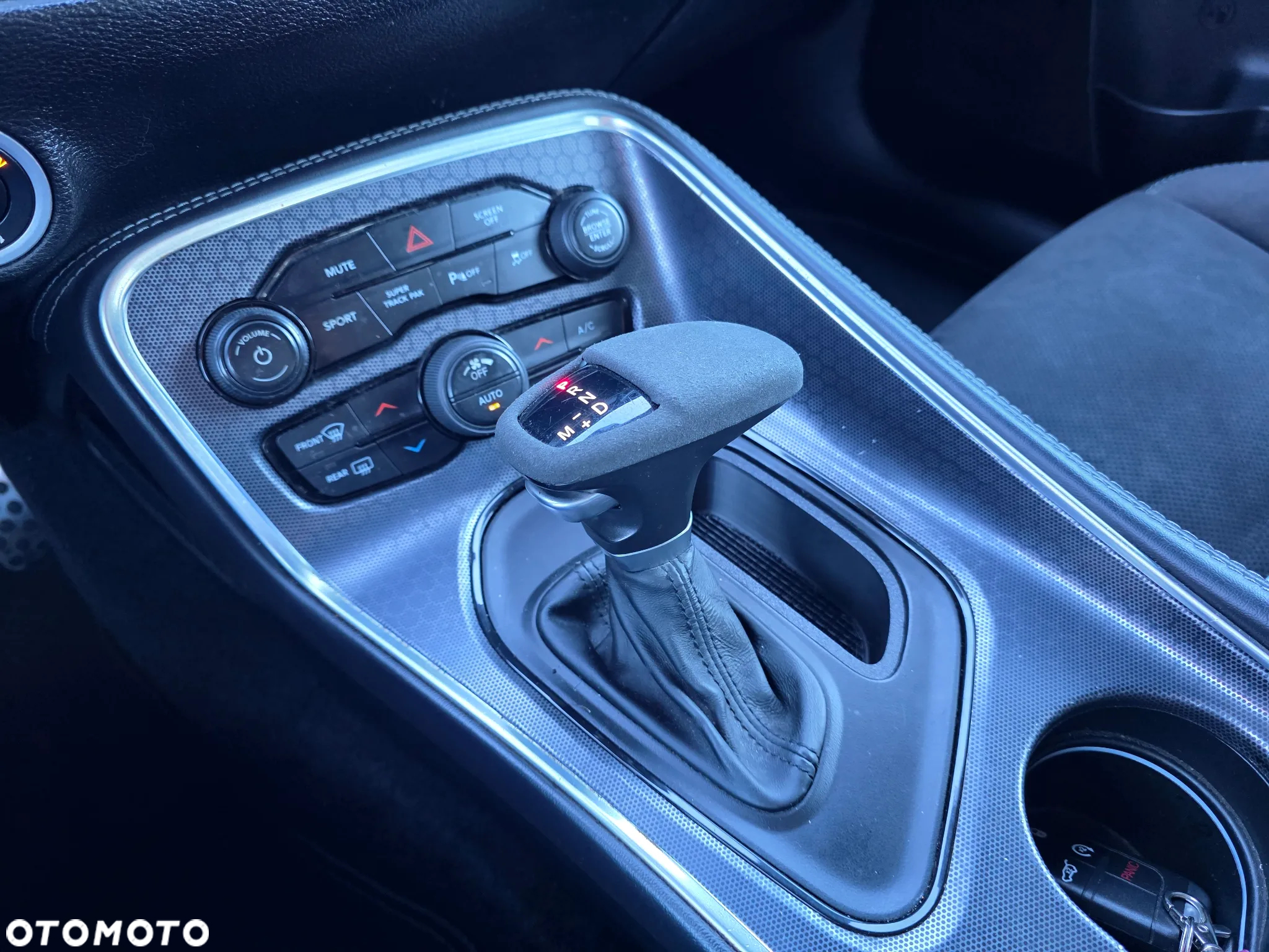 Dodge Challenger - 15
