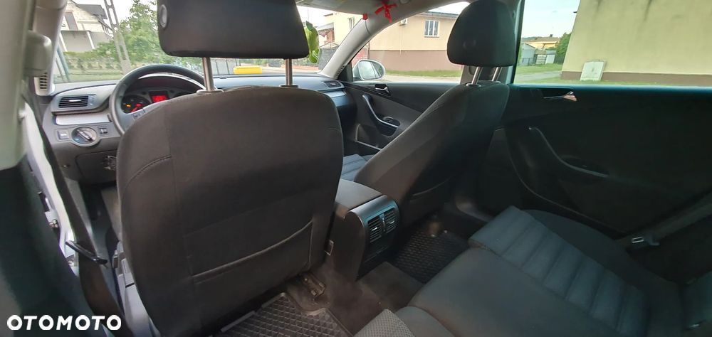 Volkswagen Passat 2.0 TDI DPF Comfortline - 21