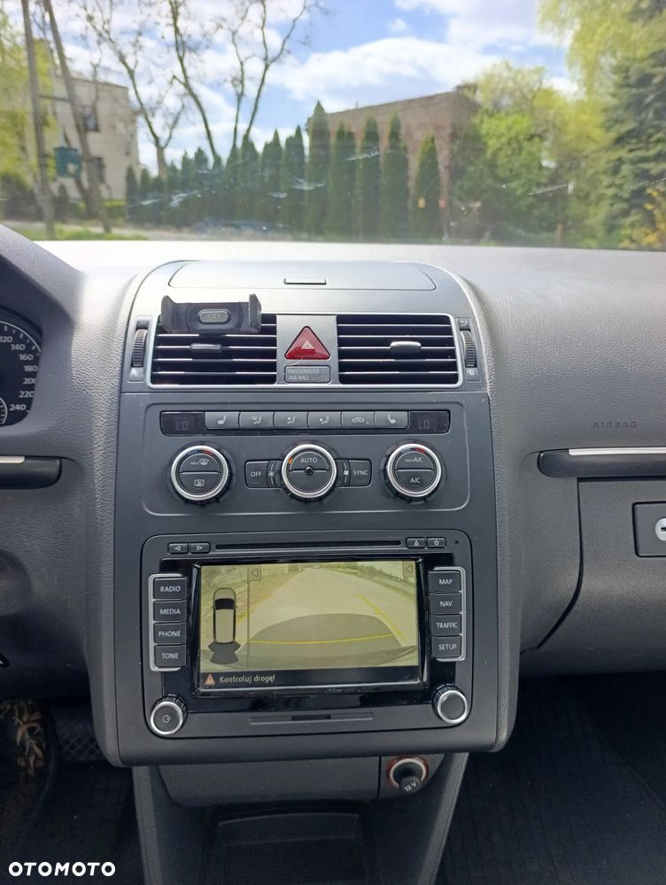 Volkswagen Touran 2.0 TDI DPF DSG Highline - 18