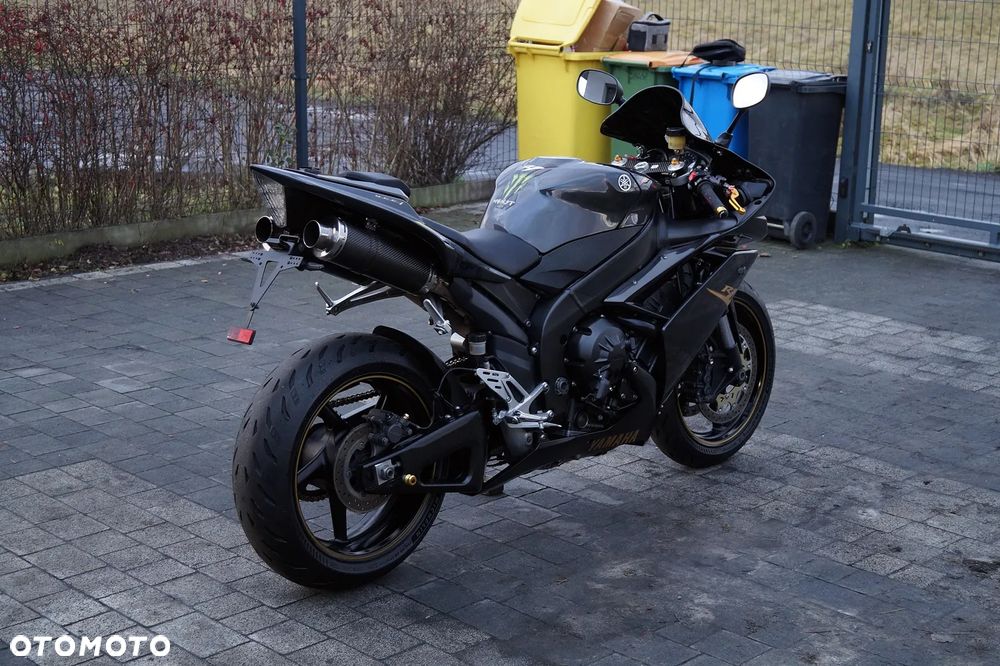 Yamaha R1 - 12