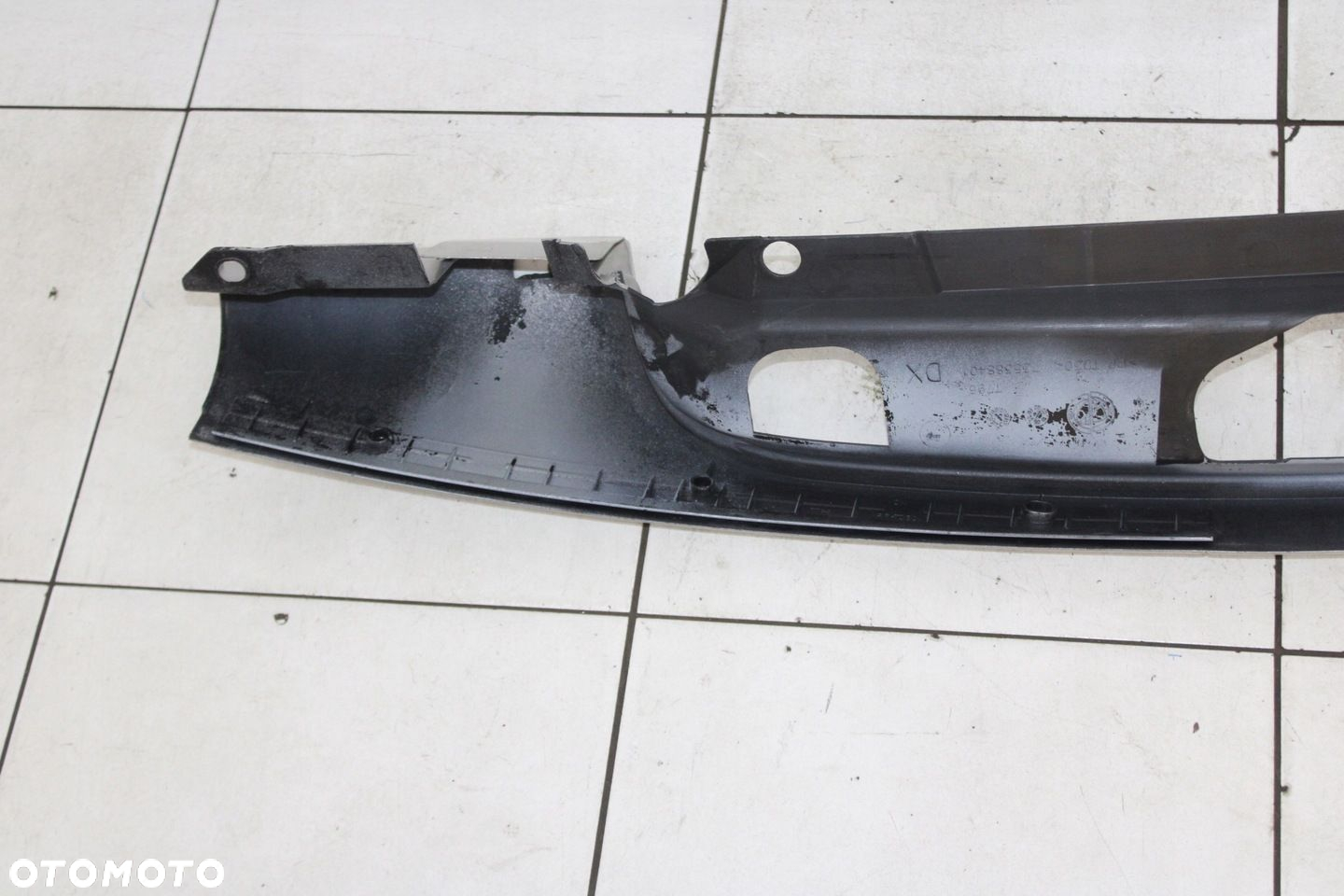 FIAT DOBLO I LIFT 04R- LISTWA RAMKA OSŁONA LAMPY PRAWA PRAWY TYŁ 647 - 5