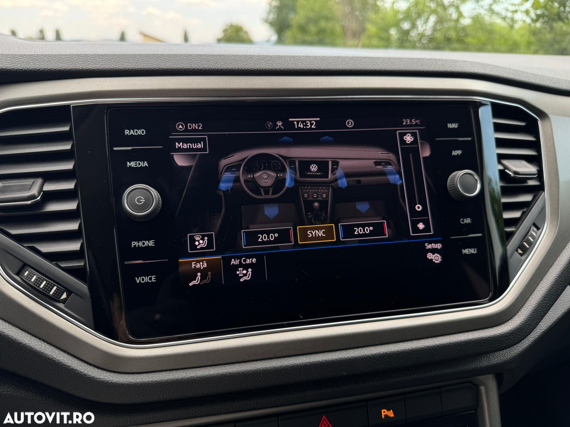 Volkswagen T-ROC - 13