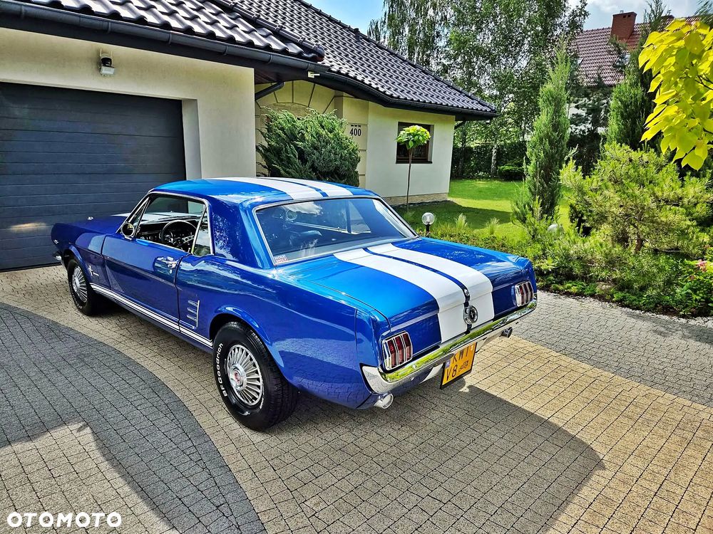Ford Mustang - 34