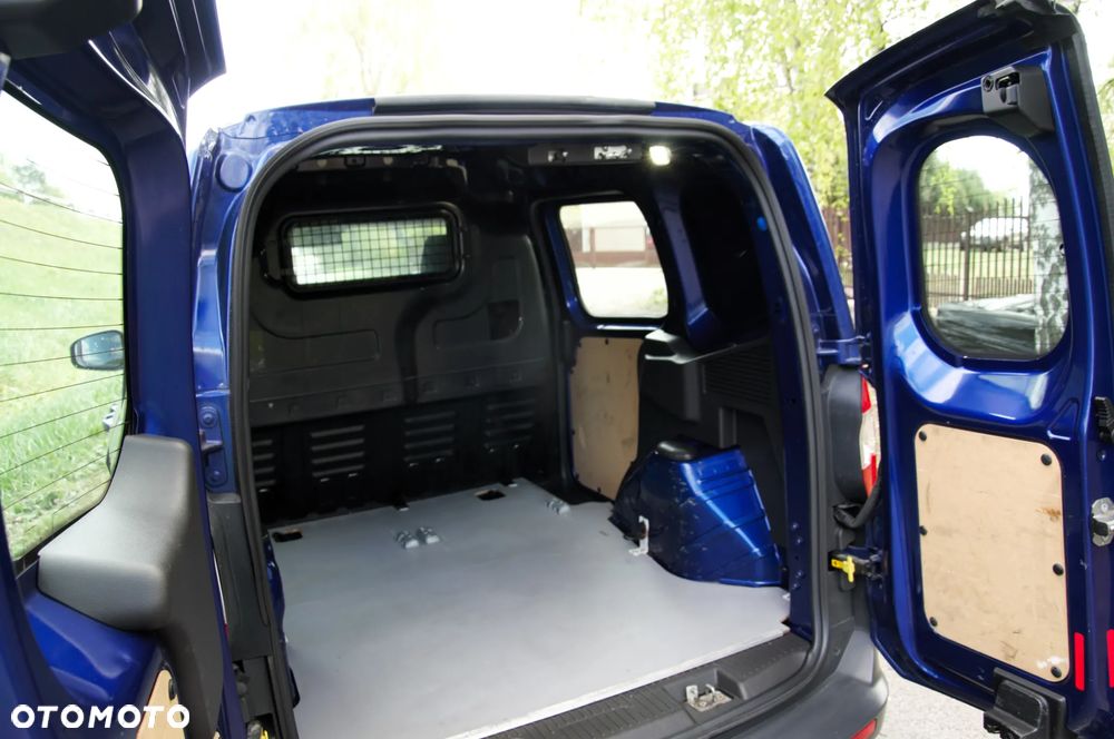 Ford Transit Courier - 19