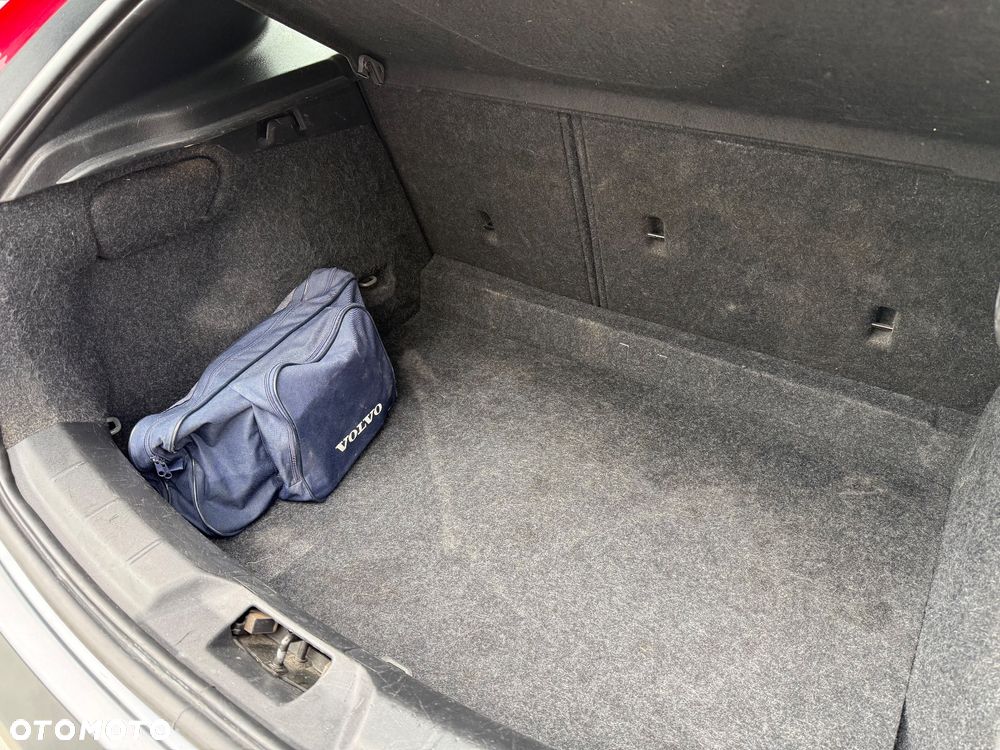 Volvo V40 D3 Momentum - 25
