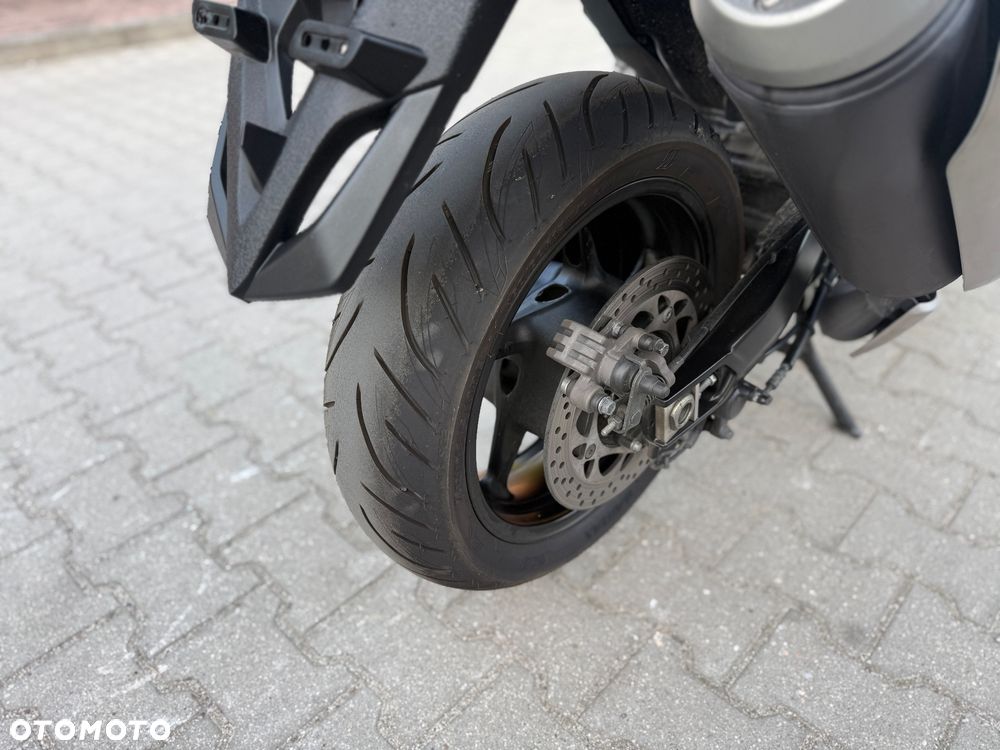Yamaha Tmax - 15