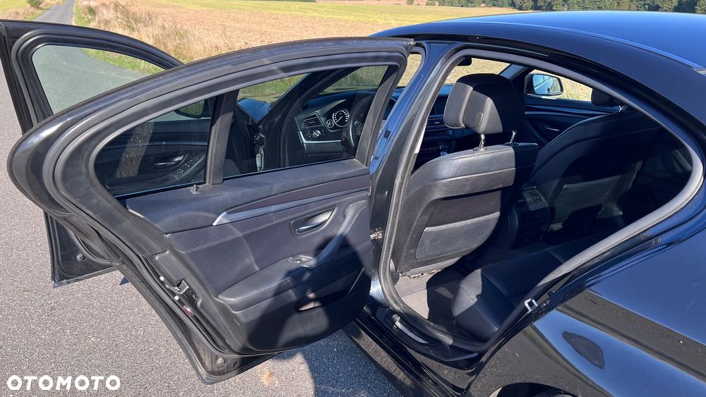 BMW Seria 5 525d xDrive - 12