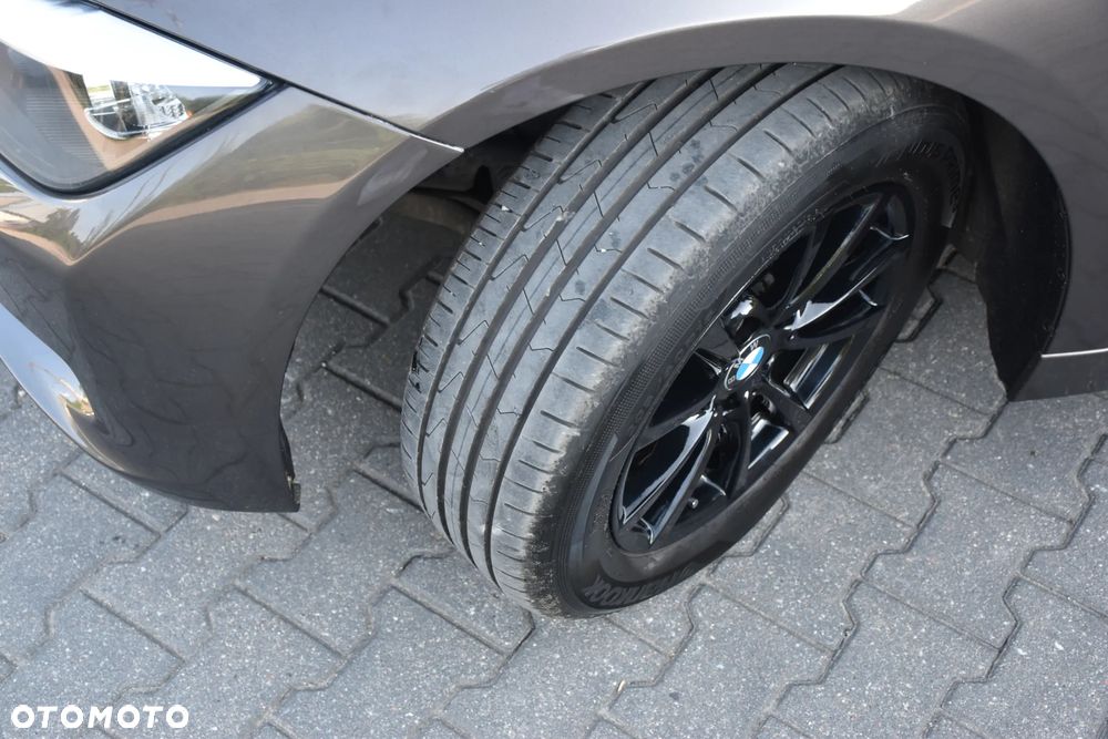 BMW Seria 3 ver-318d-luxury-line - 26