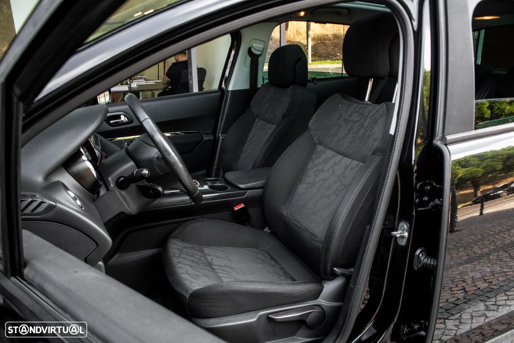 Peugeot 3008 1.6 HDi Executive - 27