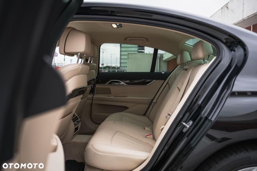 BMW Seria 7 - 34