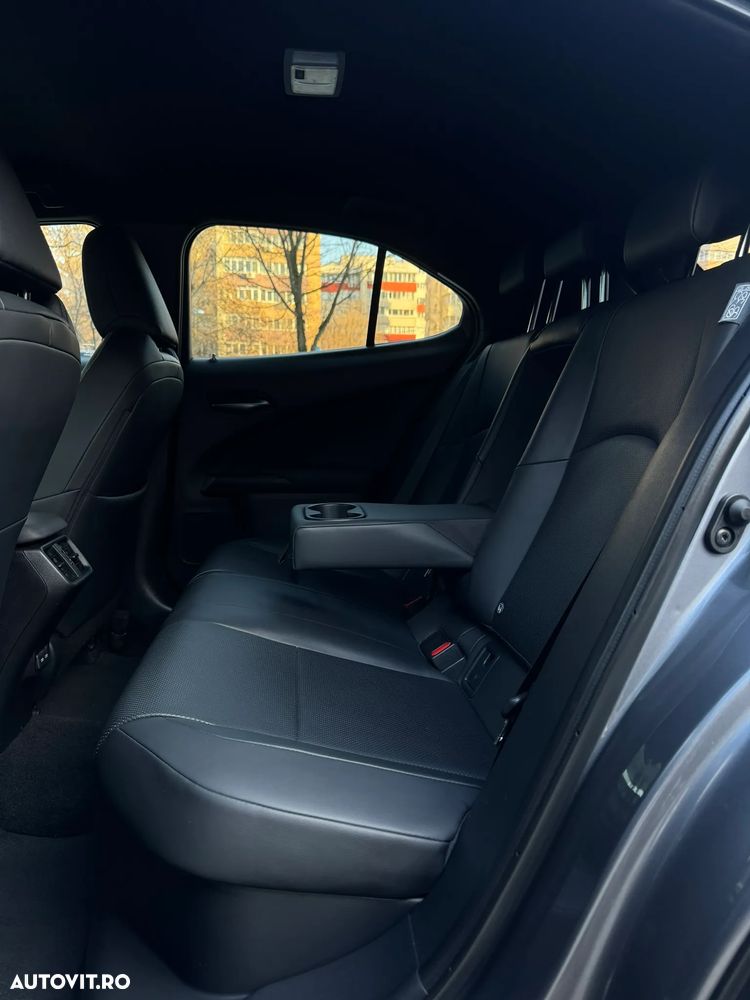 Lexus UX 250h FWD Executive - 15