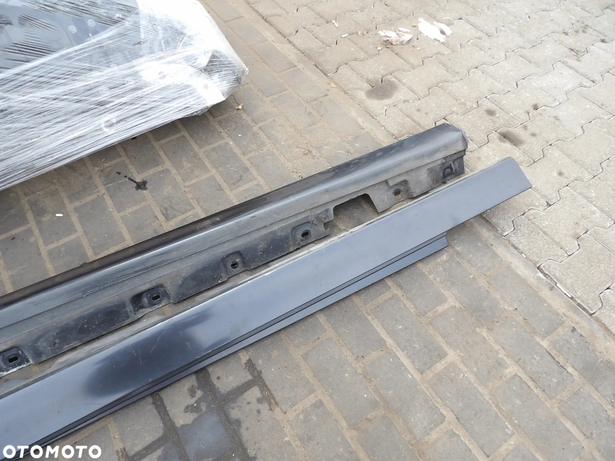 BMW - F10 - KOLOR B90 - LISTWY PROGOWE - PRAWA/LEWA - CENA ZA 1 SZT  - 7320772  7207091 - 3
