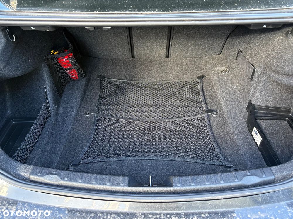 BMW Seria 3 335i Sport-Aut Luxury Line - 25