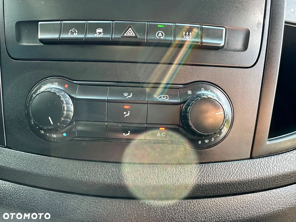 Mercedes-Benz VITO 2.1 diesel 190kM automat, WERSJA LONG L2H1, GWARANTOWANY PRZEBIEG! 2015 rok, ALUFELGI, CZUJNIKI PRKOWANIA, BEZWYPADKOWY! - 32