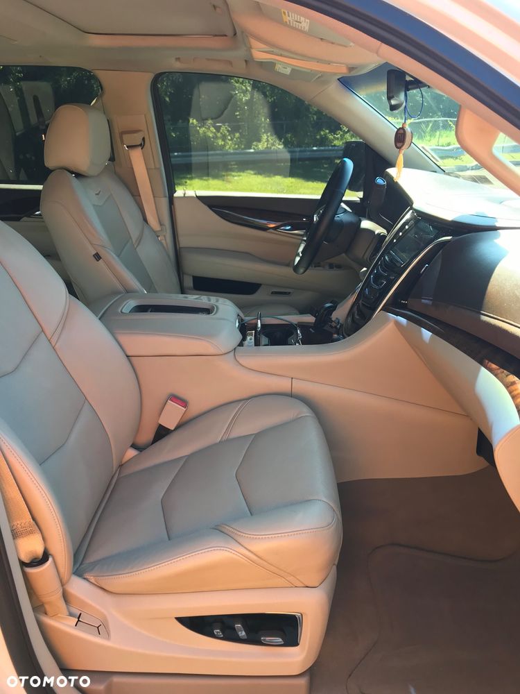 Cadillac Escalade - 2