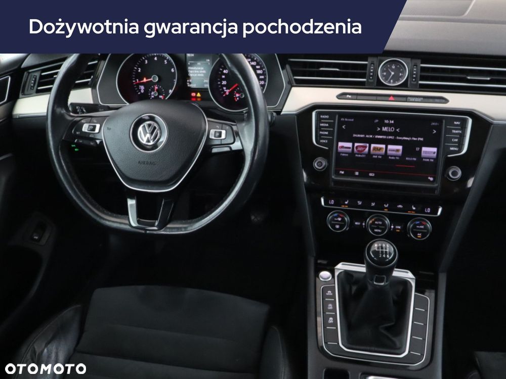 Volkswagen Passat - 9