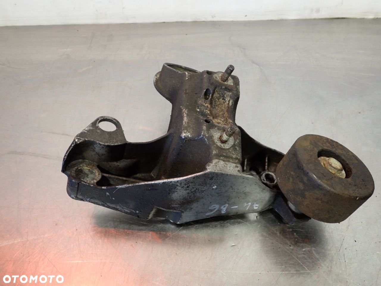 ŁAPA SILNIKA AUDI A4 B6 8E0199351C - 1