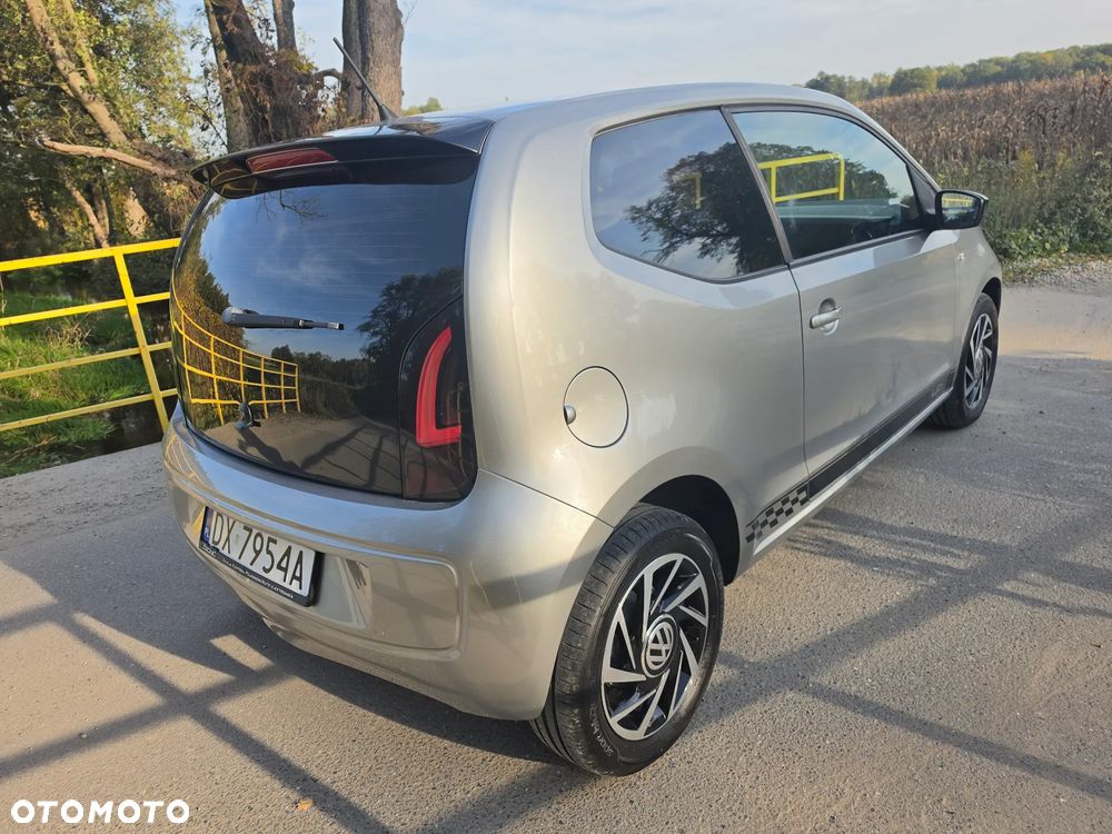 Volkswagen Up 2014 photo 5
