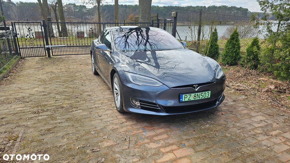 Tesla Model S - 5