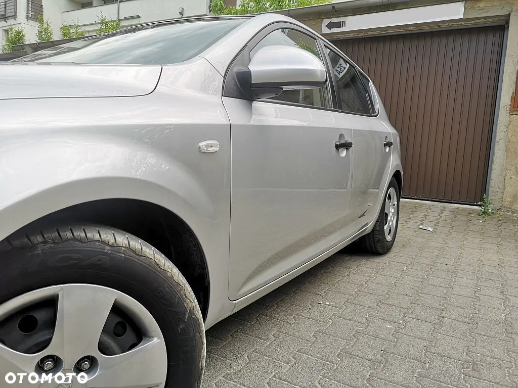 Kia Ceed - 11