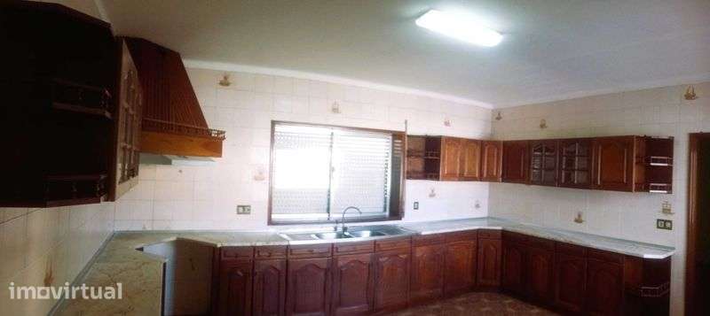Moradia T5 Isolada, Bem localizada Bustos - Oliveira do Bairro - Grande imagem: 2/12