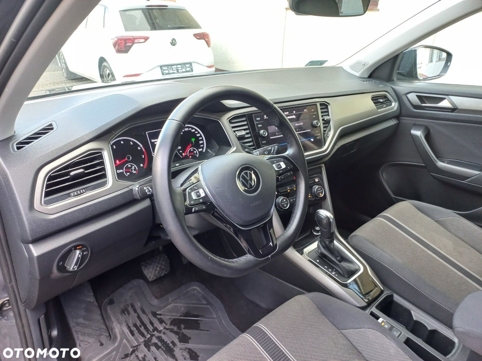 Volkswagen T-Roc - 9