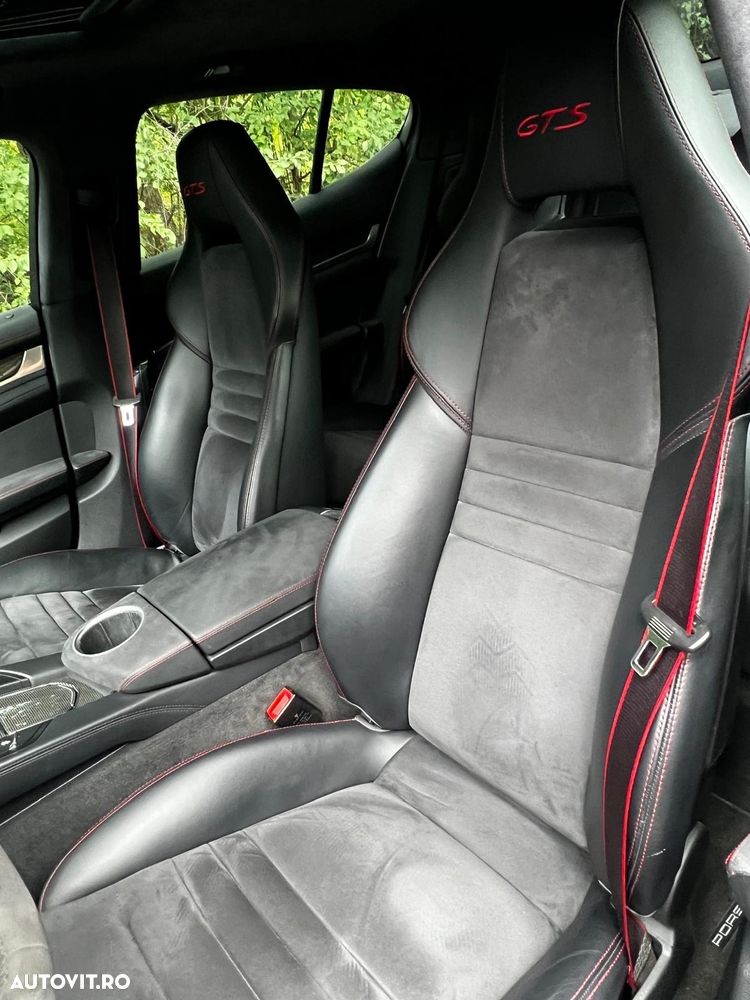 Porsche Panamera 4.8 PDK GTS - 12