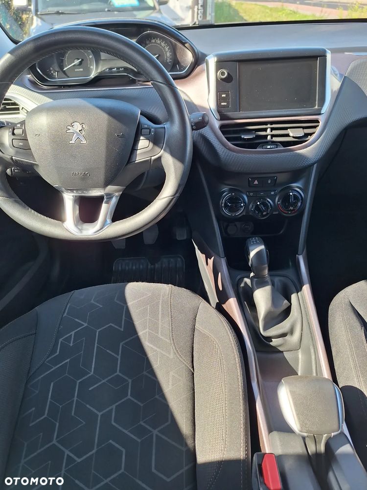 Peugeot 2008 - 10