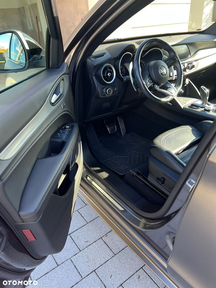 Alfa Romeo Stelvio - 13
