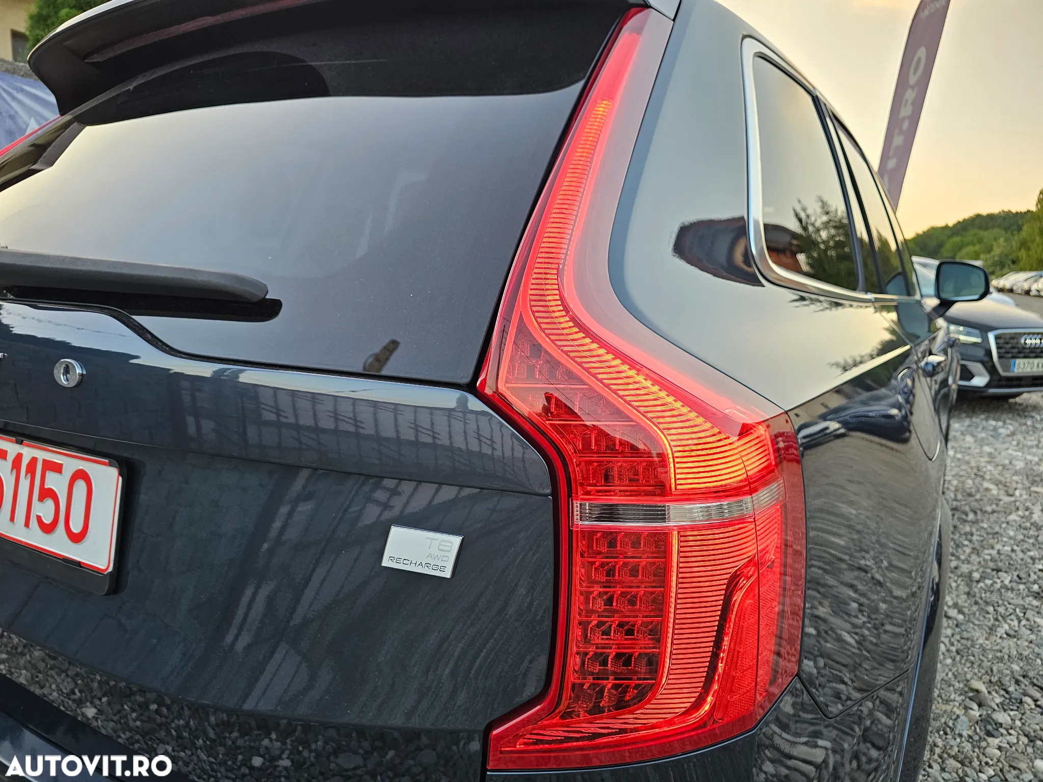 Volvo XC 90 T8 AWD Plug-in Hybrid Plus Dark - 4