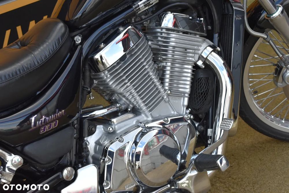 Suzuki Intruder - 34