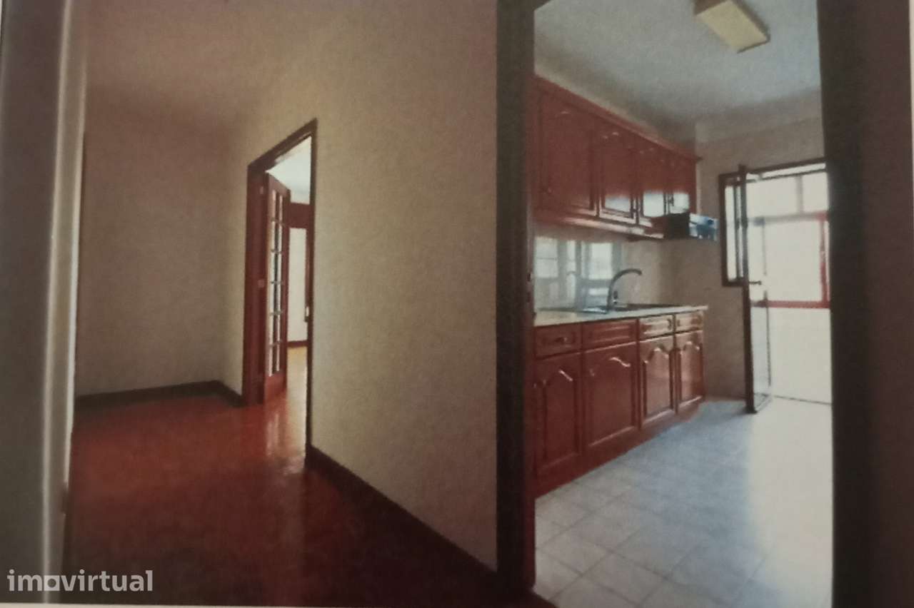 Apartamento T2 com Varanda e Garagem – Rotunda da Boavista, Porto - Grande imagem: 3/12