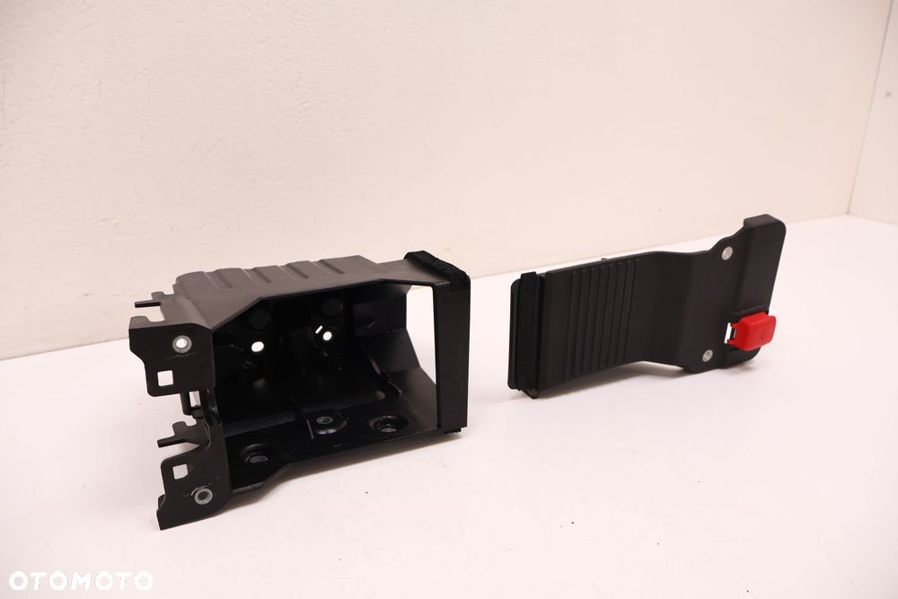 VOLVO XC60 II 2.0 T4 OBUDOWA AKUMULATORA 31651455, 32244071 - 3